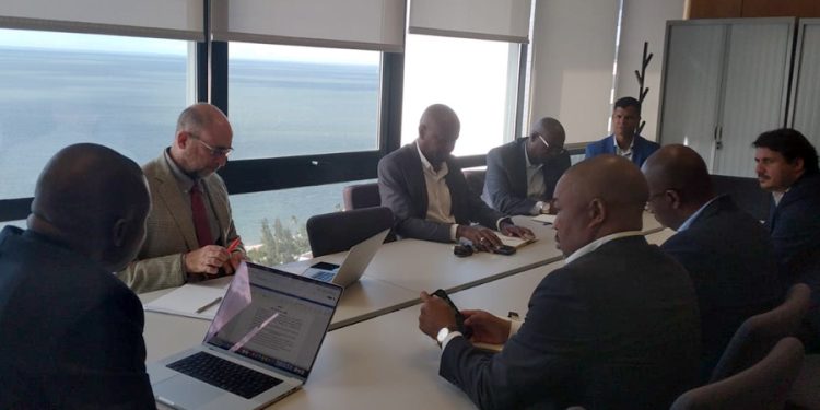 PAE, FFH e sector empresarial discutem a medida 7