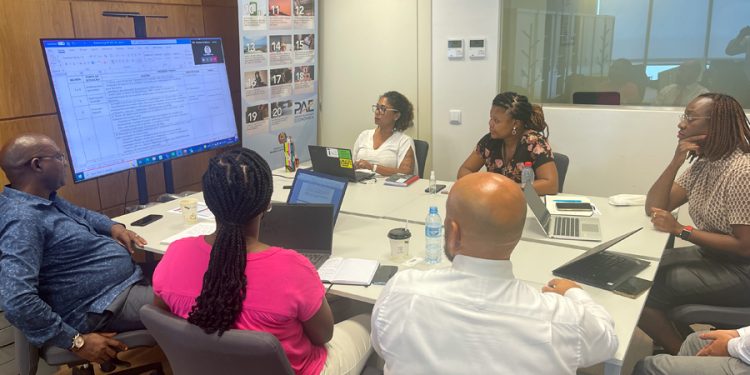 Equipe do PAE em reunião de balanço do plano operacional de 2023