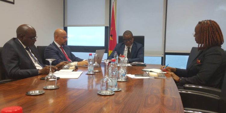 Ministro da Economia e Finanças monitora a implementação do PAE